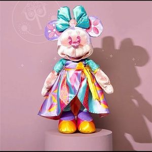 Disney Minnie Mouse Main Attraction April Plush